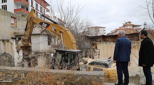 Battalgazi’deki Metruk Binalar Tek Tek Yıkılıyor