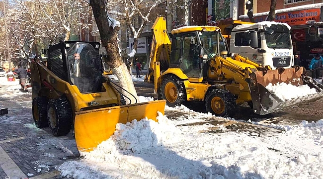 Malatya'da kardan kapanan 450 mahalle yolu ulaşıma açıldı