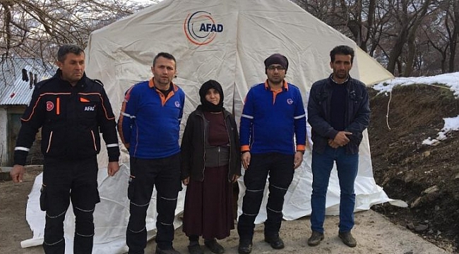 AFAD Hasarlı Köy Evlerine Zorlu Koşullarda Ulaşmaya Devam Ediyor