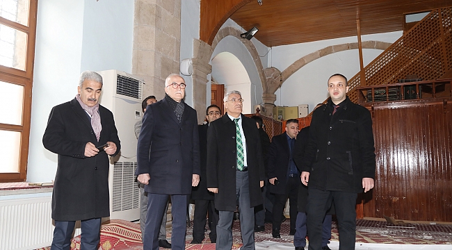 BAŞKAN GÜDER VE VAKIFLAR GENEL MÜDÜRÜ ERSOY, BATTALGAZİ’DEKİ ZARAR GÖREN TARİHİ MEKANLARI İNCELEDİ