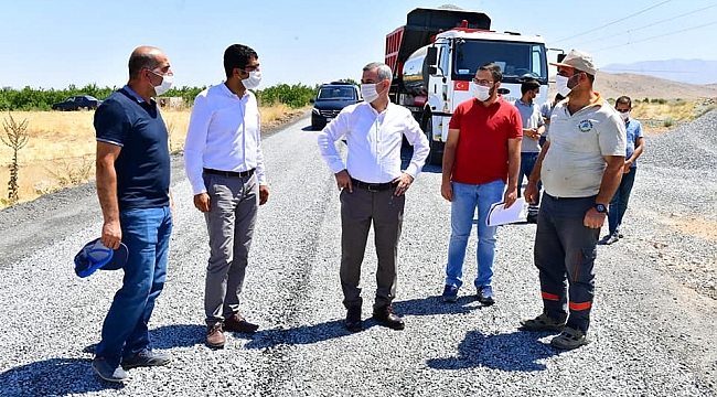 YEŞİLYURT BELEDİYESİ EKİPLERİ, DURULDU İLE KUYULU MAHALLELERİNİN BAĞLANTI YOLUNU TAMAMLADI