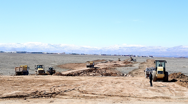  ALTAY KIŞLASI İÇERİSİNDE 45 METRE GENİŞLİĞİNDE 2,5 KM UZUNLUĞUNDA YOL AÇILIYOR 