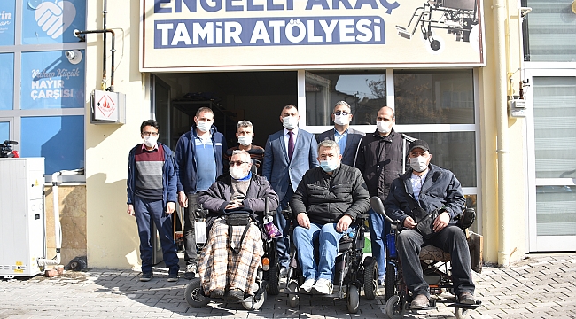 BÜYÜKŞEHİR BELEDİYESİ AKÜLÜ ENGELLİ ARAÇLARIN TAMİRİNİ YAPIYOR 