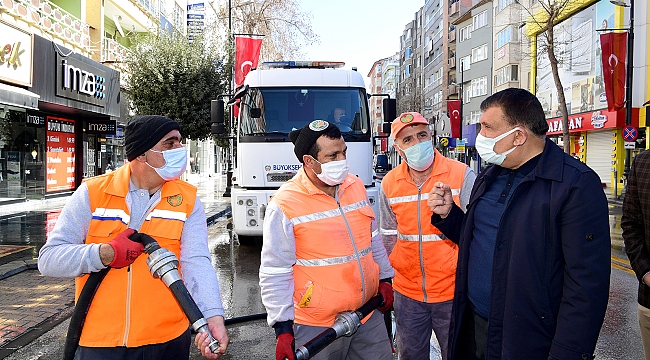 BAŞKAN GÜRKAN, TEMİZLİK VE DEZENFEKTE ÇALIŞMALARINA KATILDI