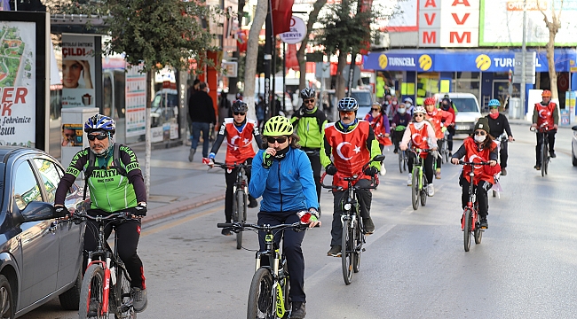 TARİH, MEKÂN VE MİLLİ RUH İÇİN PEDAL ÇEVİRİP, İSTİKLAL MARŞINI OKUDULA