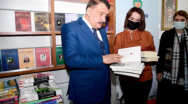 “Bir Kitap’ta Sen Bağışla”